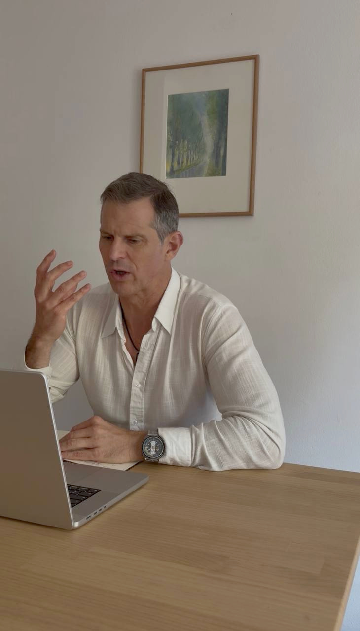 Rainer erklärt im Online-Gespräch einen Zusammenhang